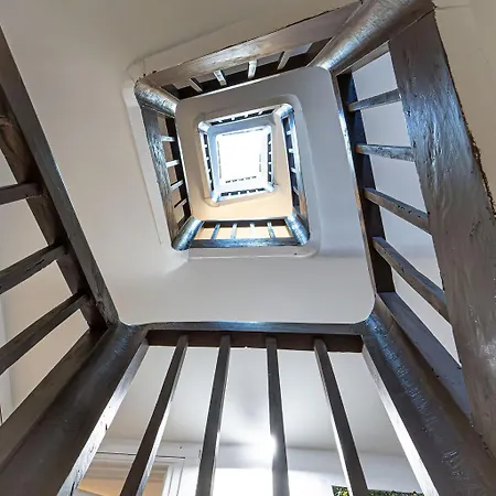 Au Pied Du Chateau, Le Grand Fux *